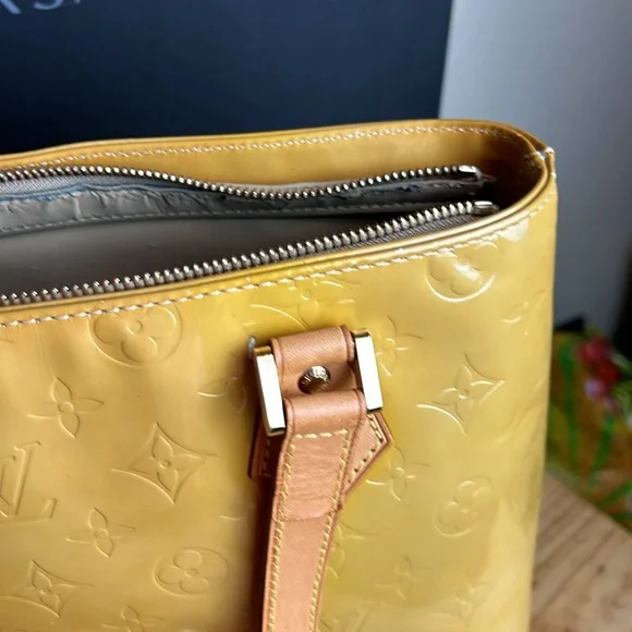 Louis Vuitton Houston Tote Lime Yellow Leather Monogram Vernis - Picture 11 of 14